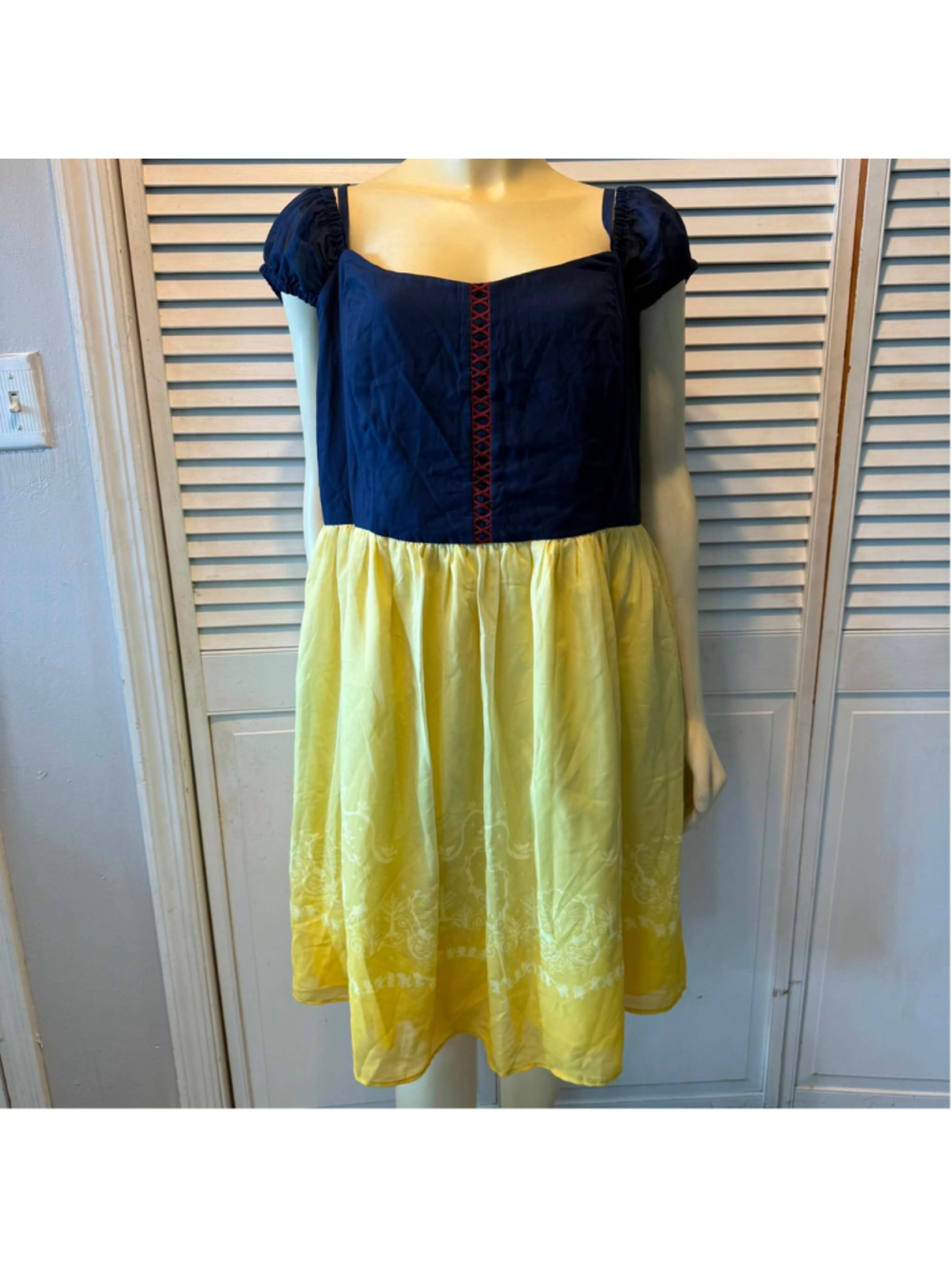 Disney Her Universe Snow White Dress Size 16 Puff Sleeve Blue Yellow Cosplay